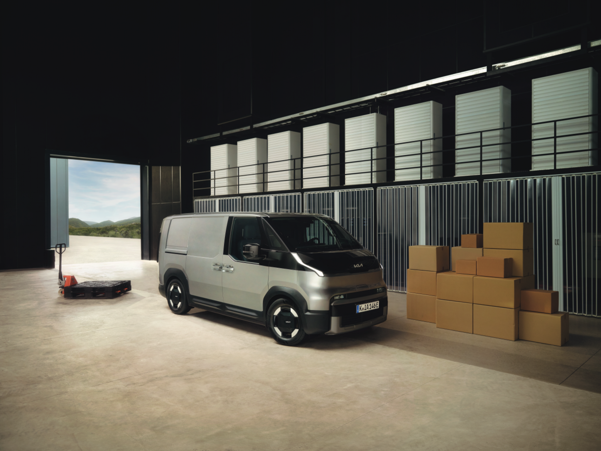 PV5 jau KIA Vilnius salone